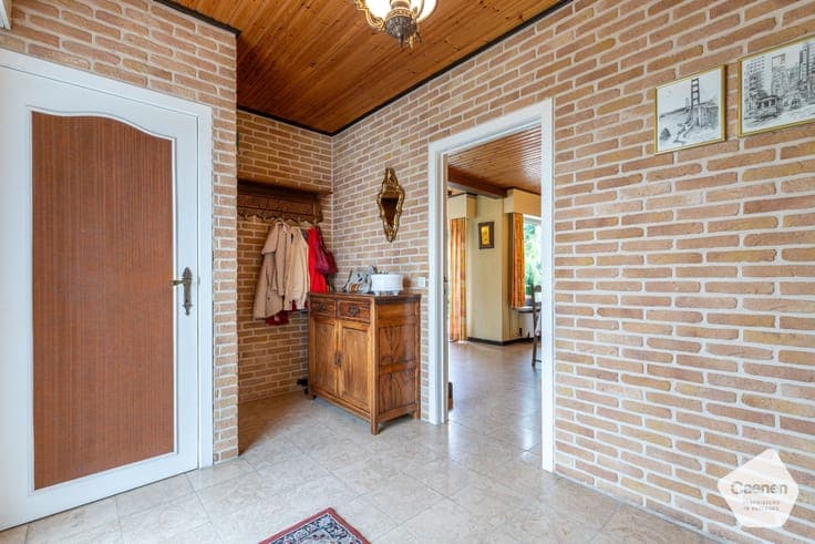 Te renoveren bungalow met 3 slaapkamers, garage en een pr...