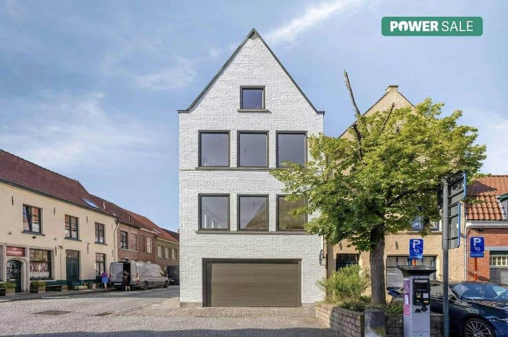 Spacious town hall for sale near Ganzenplein in Bruges