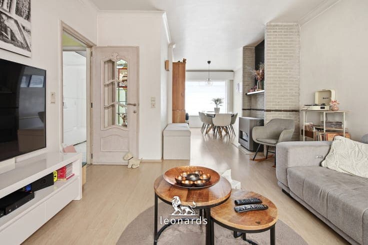 Spacious semi-detached family home with an outbuilding
