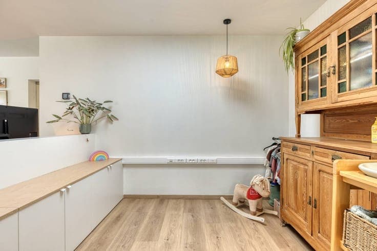 Ready-to-move-in family home with lovely garden