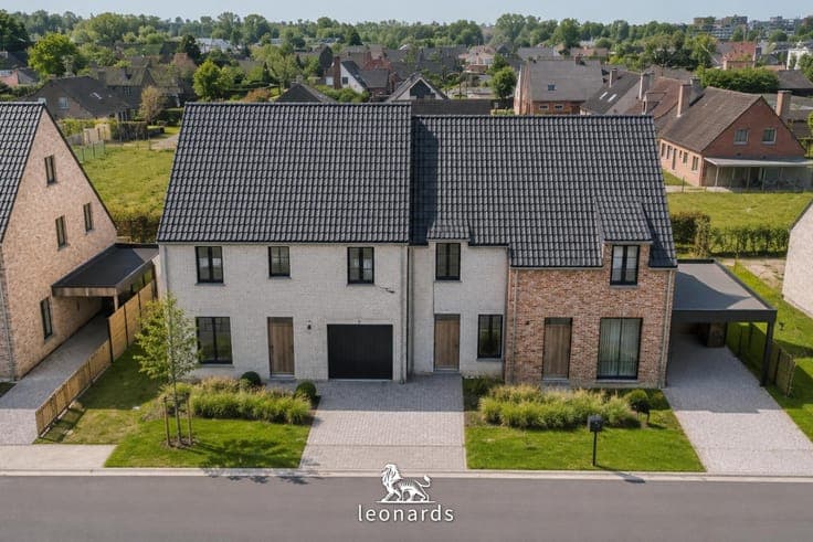 Country-style homes near Waregem town centre