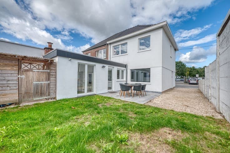 Goed gelegen instapklare woning met 3 slaapkamers, oprit ...