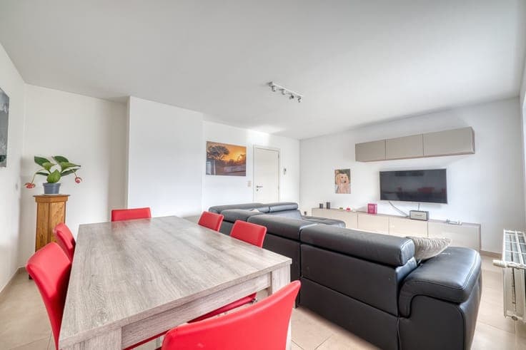 Goed gelegen instapklare woning met 3 slaapkamers, oprit ...