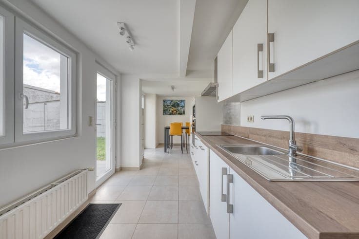 Goed gelegen instapklare woning met 3 slaapkamers, oprit ...