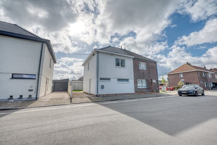 Goed gelegen instapklare woning met 3 slaapkamers, oprit ...