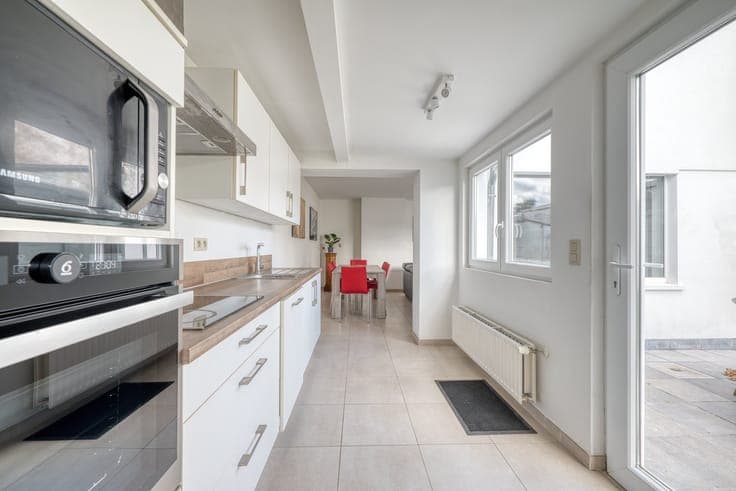 Goed gelegen instapklare woning met 3 slaapkamers, oprit ...