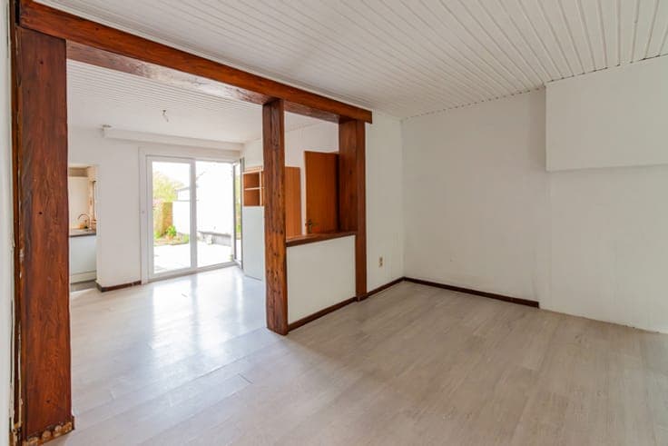 Semi-detached house to renovate in Sint-Genesius-Rode