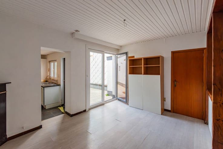 Semi-detached house to renovate in Sint-Genesius-Rode