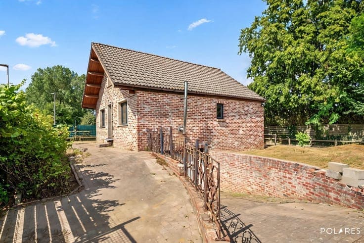 Characterful home with endless potential in the green Meerb