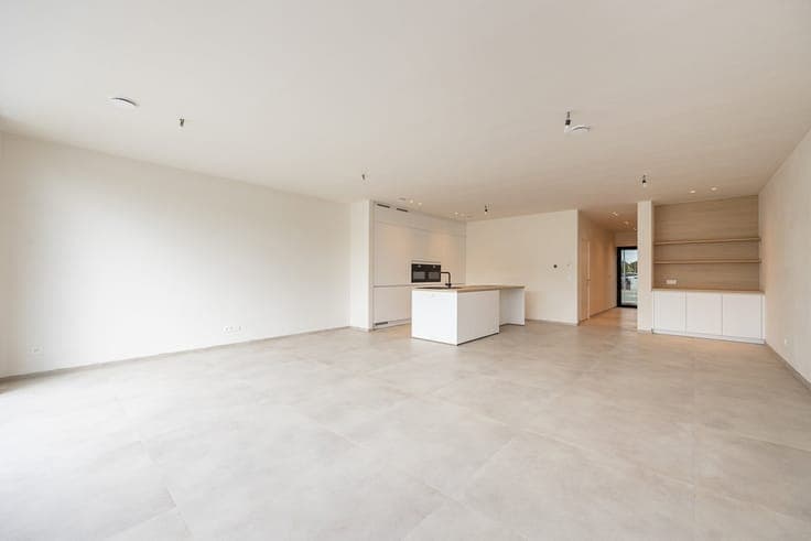 Closed new construction with 4 rooms, 2 bathrooms, garage an