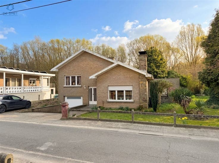 Quietly located open building with garden