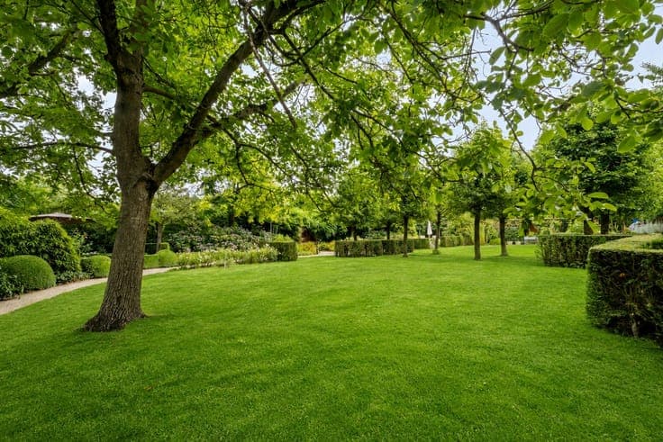 Stately villa with 4 bedrooms on a plot of 2,516 m² in Merk