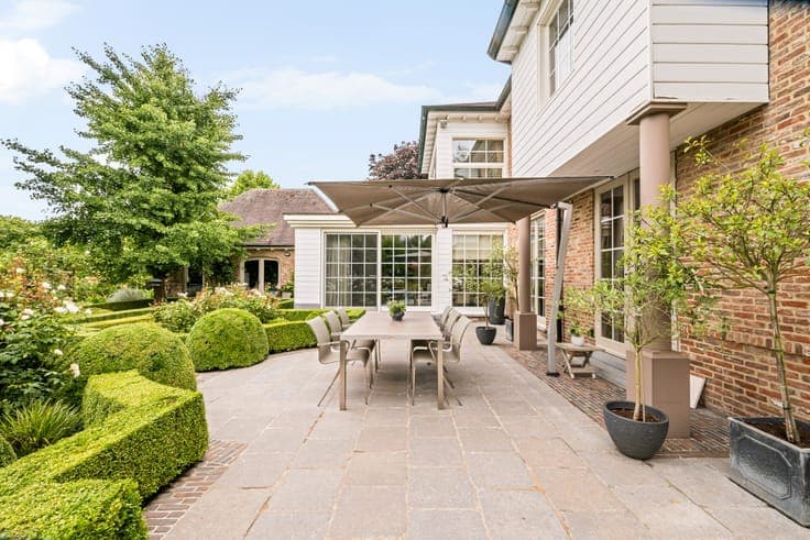Stately villa with 4 bedrooms on a plot of 2,516 m² in Merk