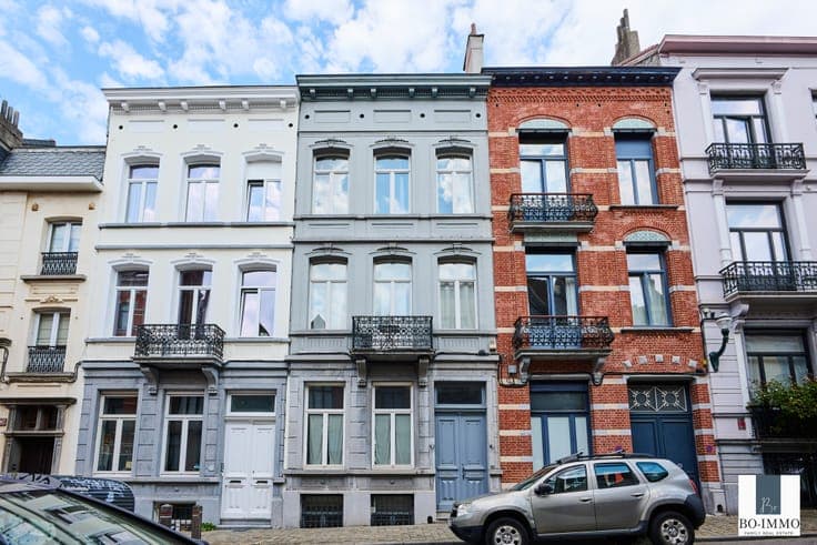 Ixelles Ponds – An Elegant, Characterful Home