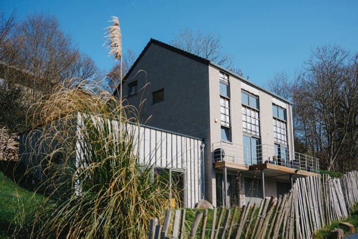 MAISON 3CH + 2SDB + ANNEXE POLYVALENTE A VENDRE A HARZE