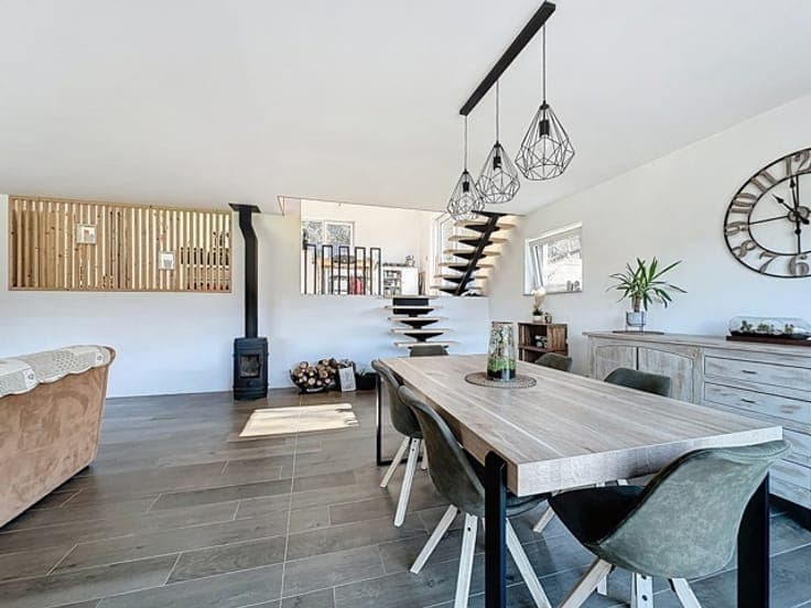 MAISON 3CH + 2SDB + ANNEXE POLYVALENTE A VENDRE A HARZE