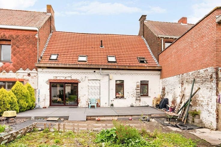 Spacious home with 5 bedrooms & south-facing garden