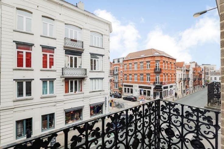 Etterbeek-50'Naire: Single-family house 4bedrooms+ courtyard