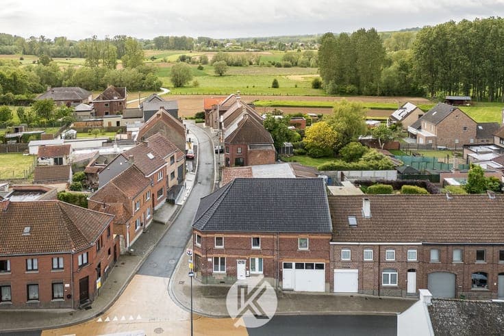 Robuuste woning met renovatiepotentieel