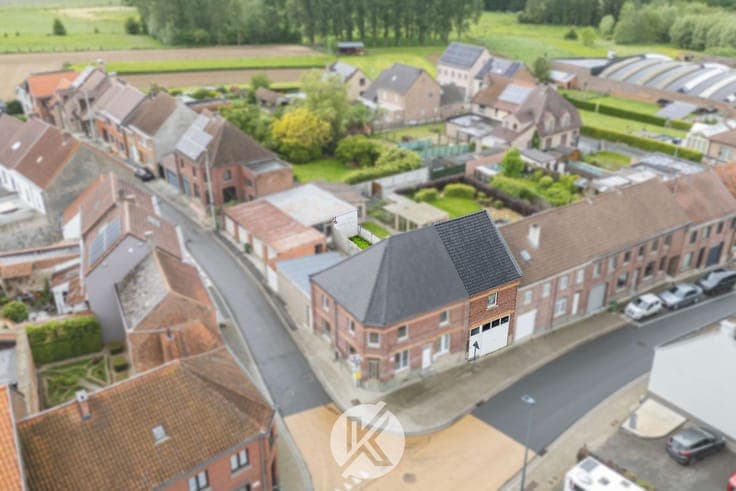 Robuuste woning met renovatiepotentieel