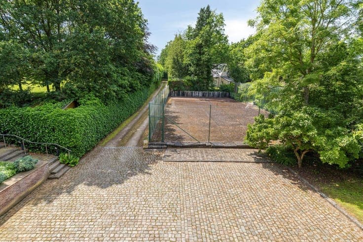 Beautiful classic villa on a plot of ± 7.500 m²