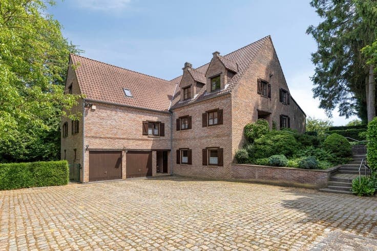 Beautiful classic villa on a plot of ± 7.500 m²