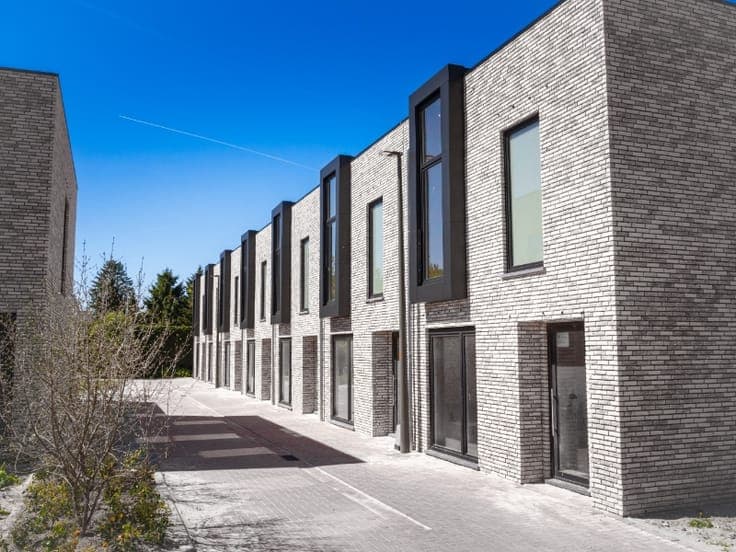 Nieuwbouwwoning in half-open verband in een doodlopend st...