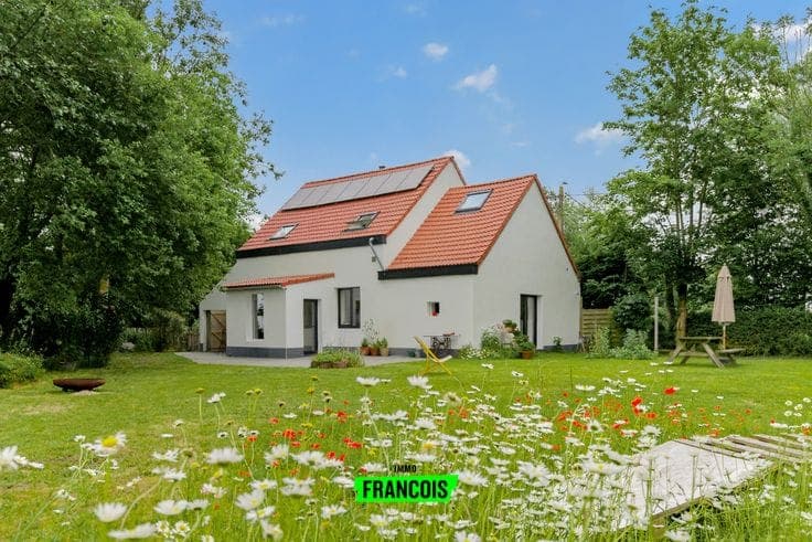 Characterful detached house on more than 2,000 m² with EPC …