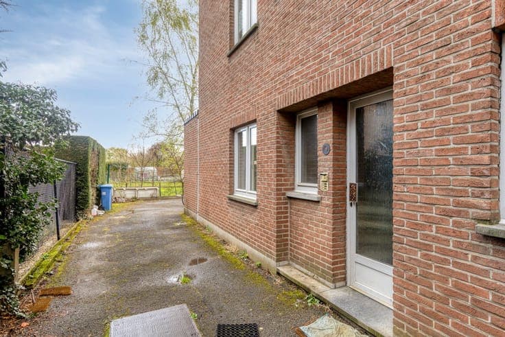 Opbrengsteigendom met drie appartementen