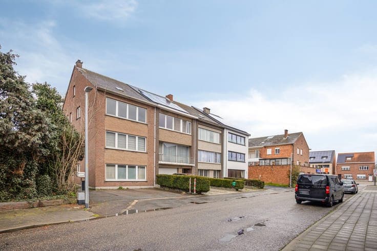 Opbrengsteigendom met drie appartementen