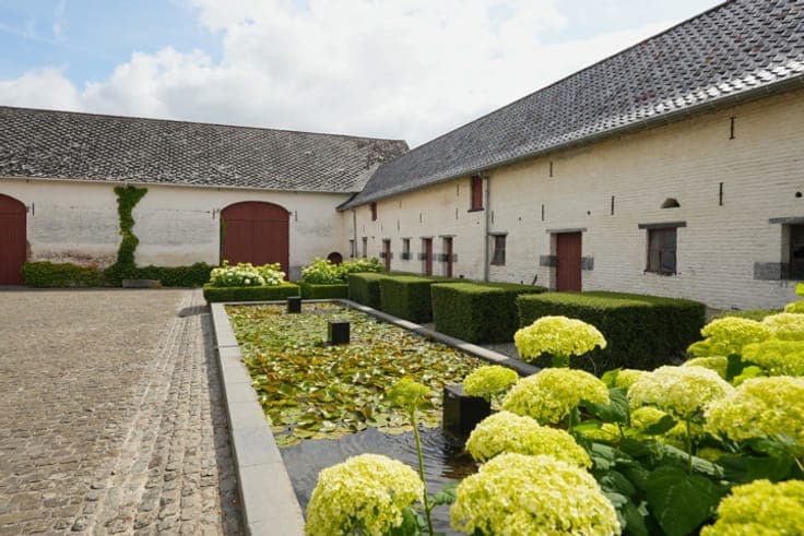 Prestigious Estate Featuring a Quadrangle Farmhouse on 3 Hec
