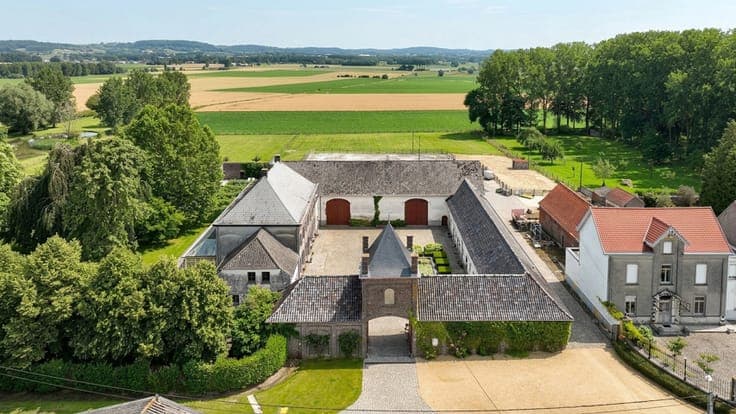 Prestigious Estate Featuring a Quadrangle Farmhouse on 3 Hec