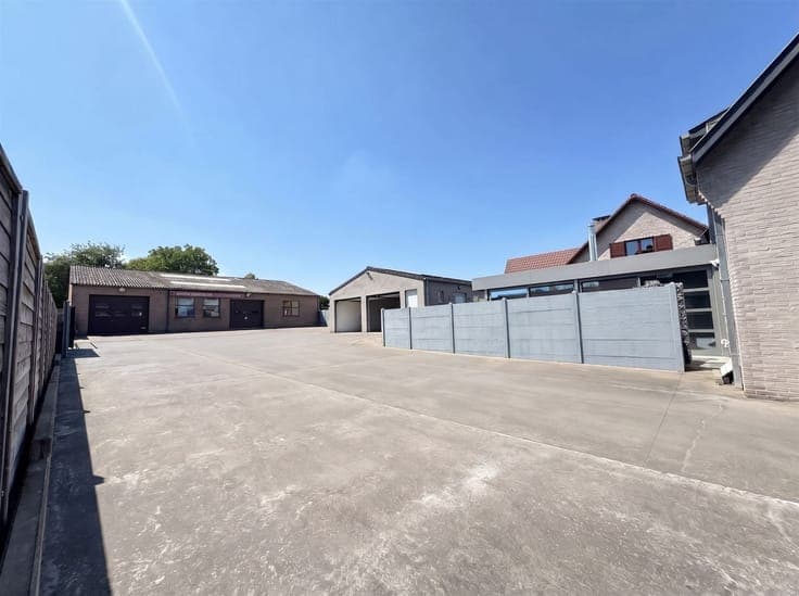 Commercial property with residential unit, EPC B
