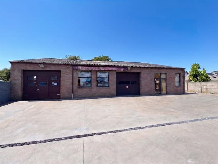 Commercial property with residential unit, EPC B