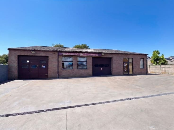 Commercial property with residential unit, EPC B