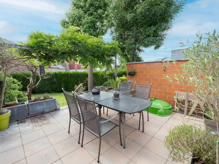 One property, a thousand possibilities, investor/independent
