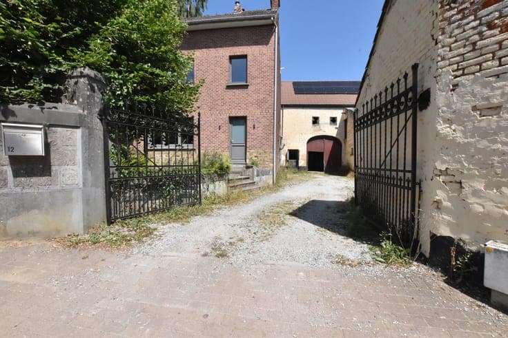 Farmhouse in the Heart of Gistoux - Numerous possibilities!