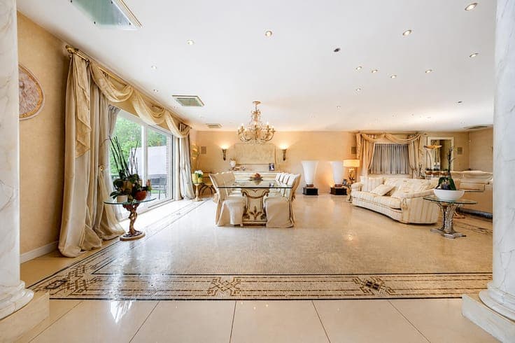 Exceptional villa with elevator and warehouse