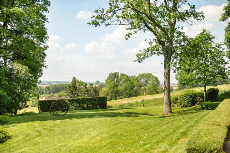 Timeless villa set on an exceptional plot of over 1 hectare