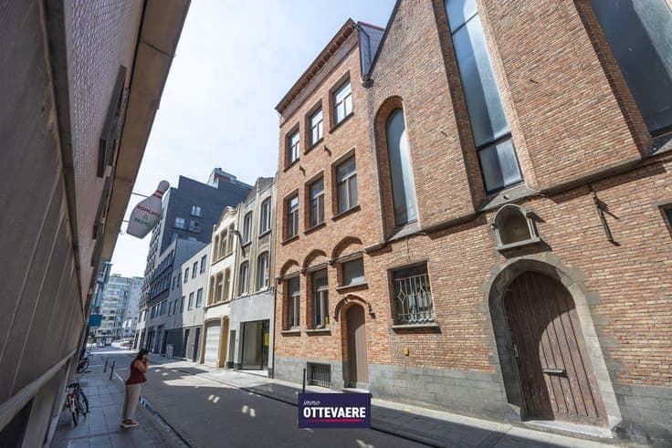 Te koop – Exclusief gerenoveerd herenhuis in het hart van...