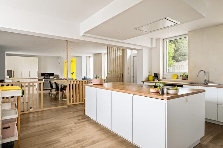 Modern family home with garden and garage for sale in Zwalm