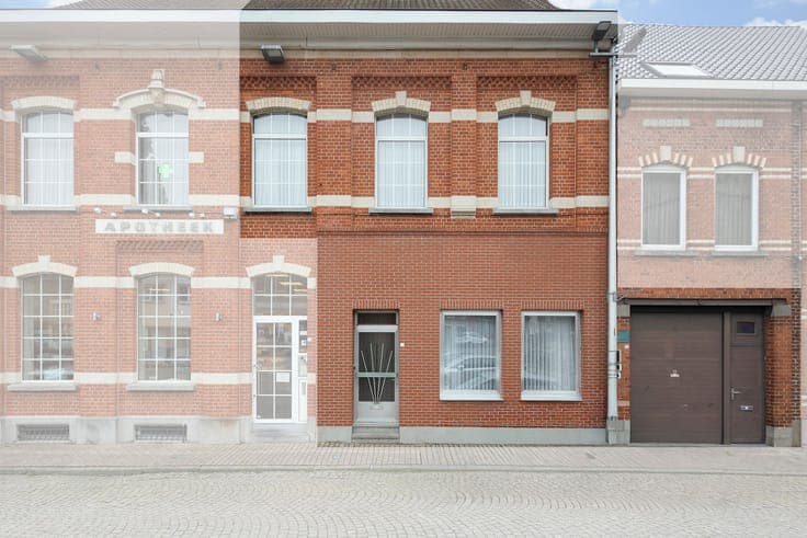 Large and charming townhouse with outbuilding in Itterbeek.