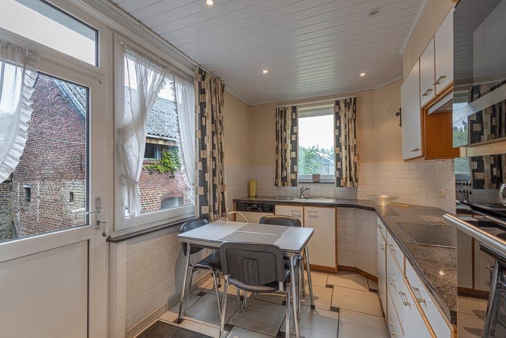 Large and charming townhouse with outbuilding in Itterbeek.