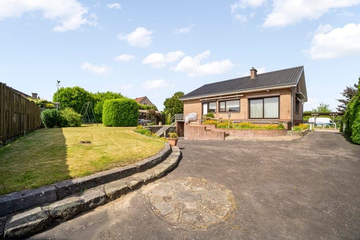 Spacious detached house with much potential in the heart of