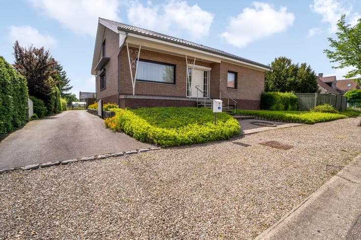 Spacious detached house with much potential in the heart of