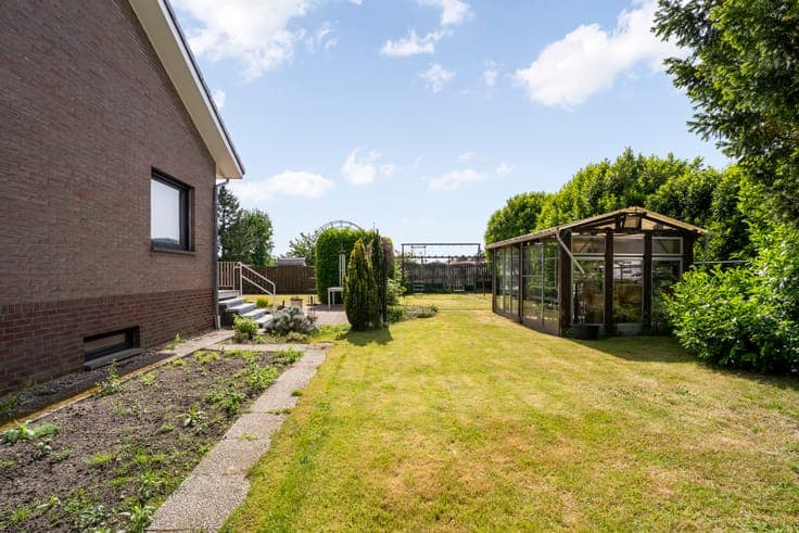 Spacious detached house with much potential in the heart of
