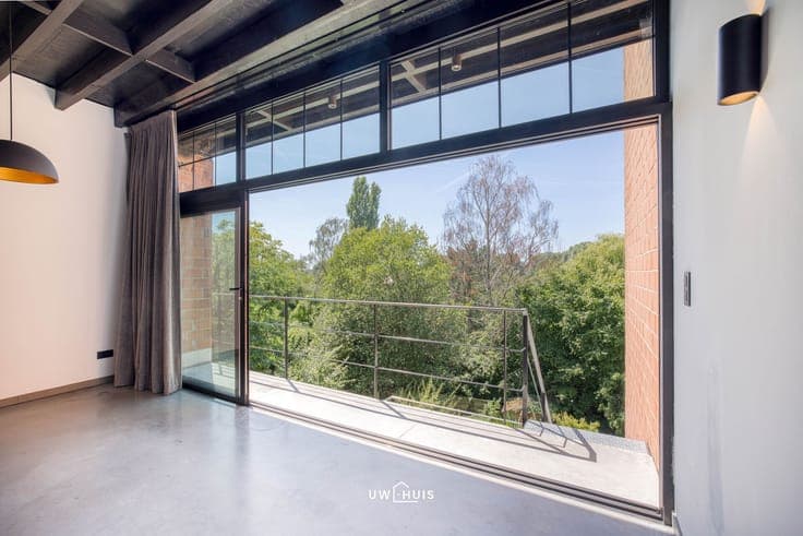 Bright house with southwest-facing location in an excellent