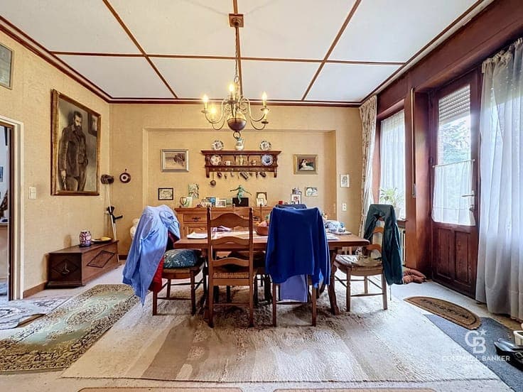 House (approx. 224 m²) in need of complete renovation / Diew