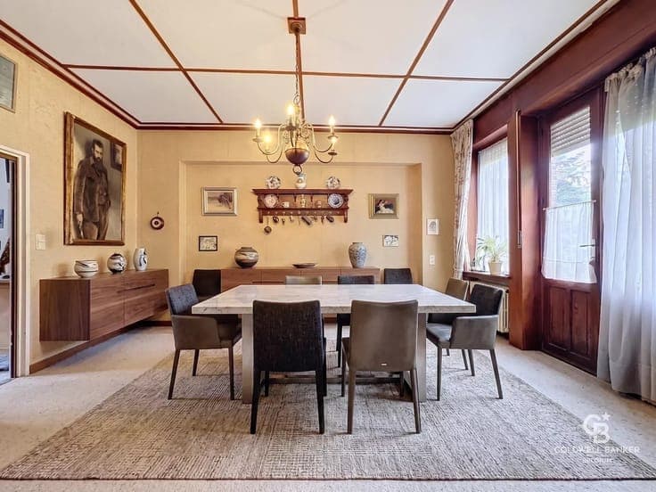 House (approx. 224 m²) in need of complete renovation / Diew