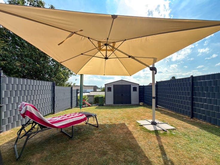 Family home with 3 bedrooms, garden and extension potential